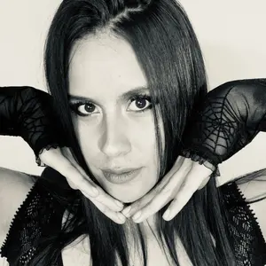 Alanis_22