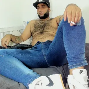 Latino_Cum