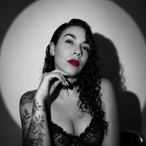 mia_velvet1