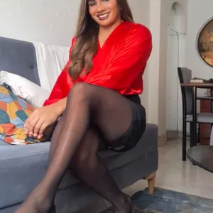 sissy_brunette4